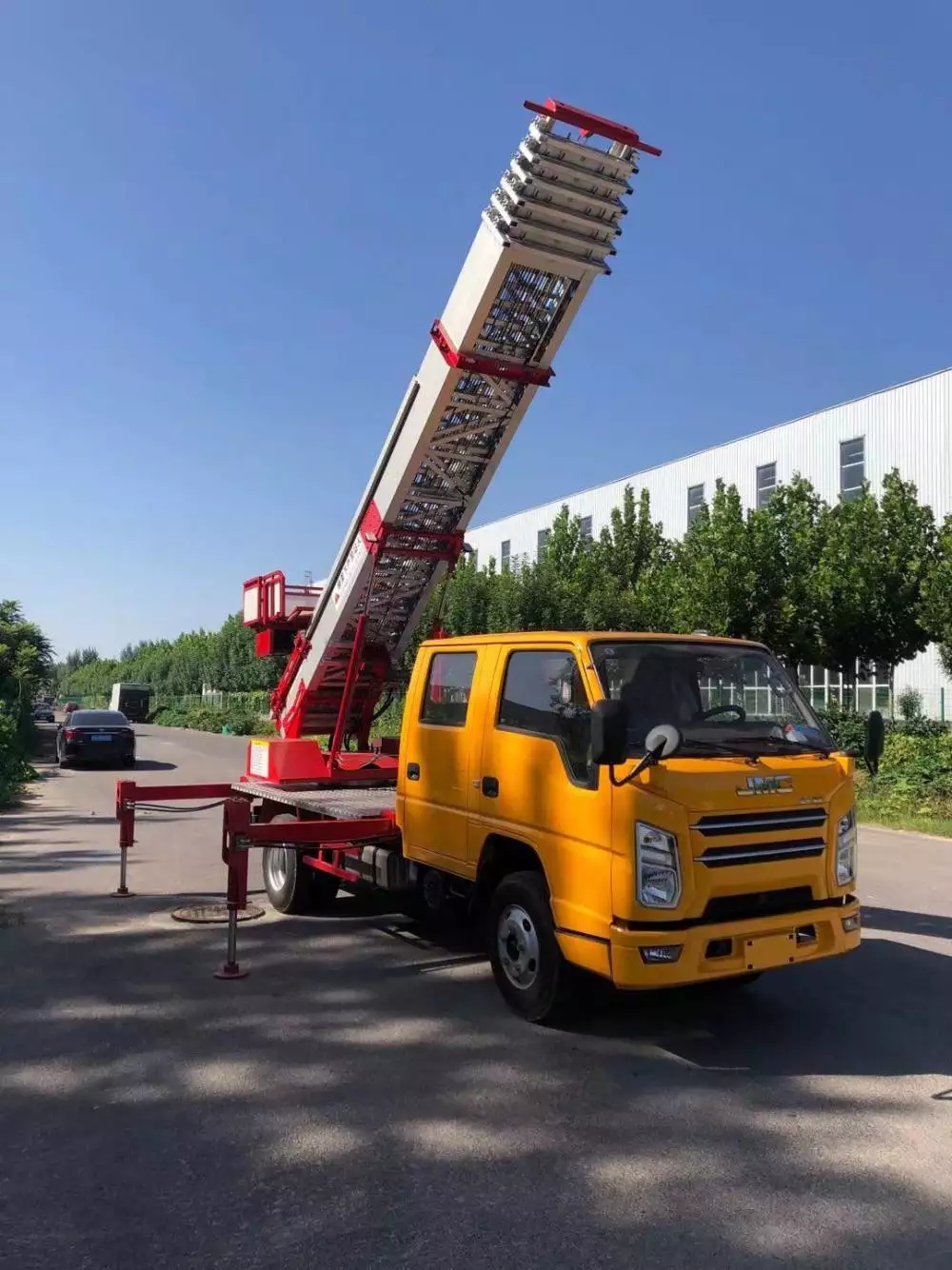 罗江附近的云梯车出租服务：轻松解决高空作业需求