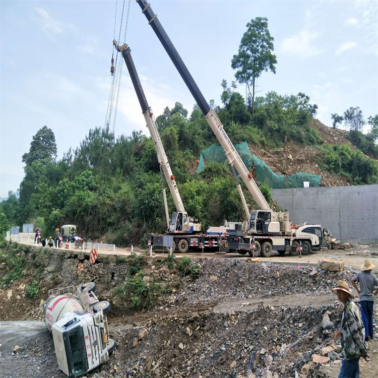 罗江汽车掉沟里叫吊车救援要多少钱